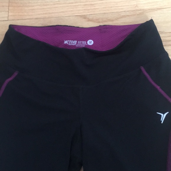 *SOLD* 2️⃣ Old Navy Active Capri - M - Picture 5 of 5